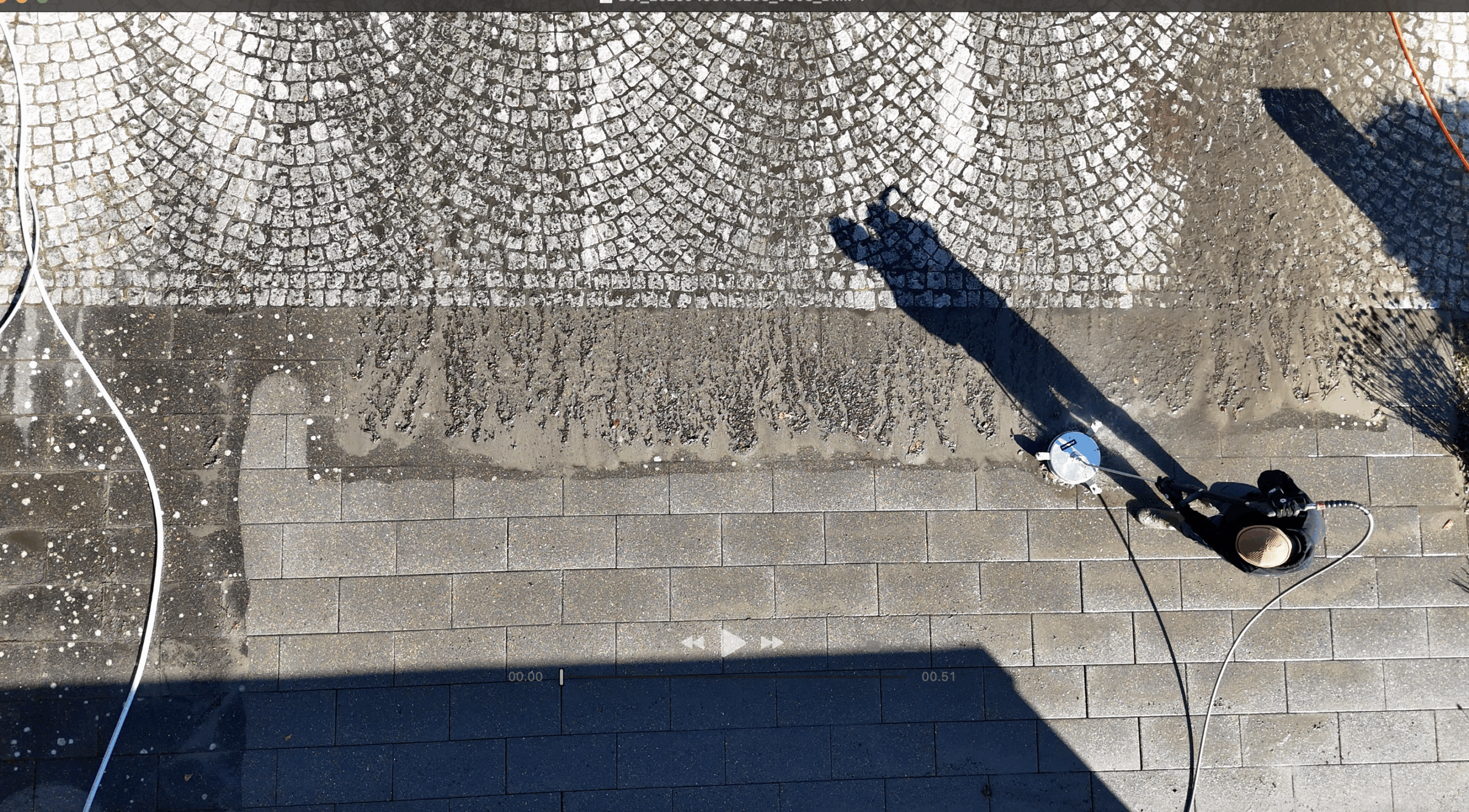Fliserens af terrasse med fladerenser