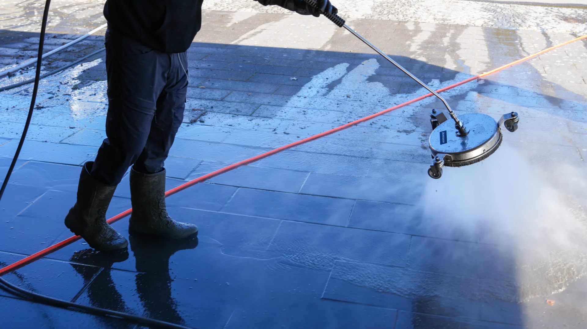 Fliserens af terrasse med fladerenser